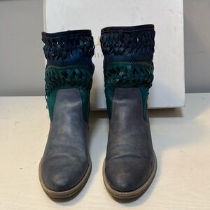 Summit by White Mountain Multi Color Boots